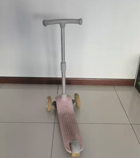 因搬家转让孩子滑板车，刚入不到半年，质量很...