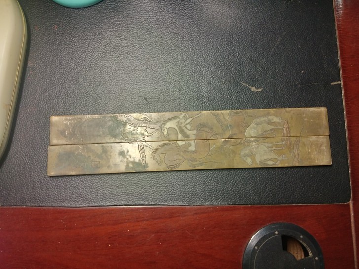 清代铜镇尺八马图