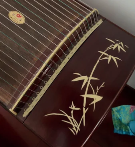 古筝！8成新！弹过几次！放了一段时间！音不...