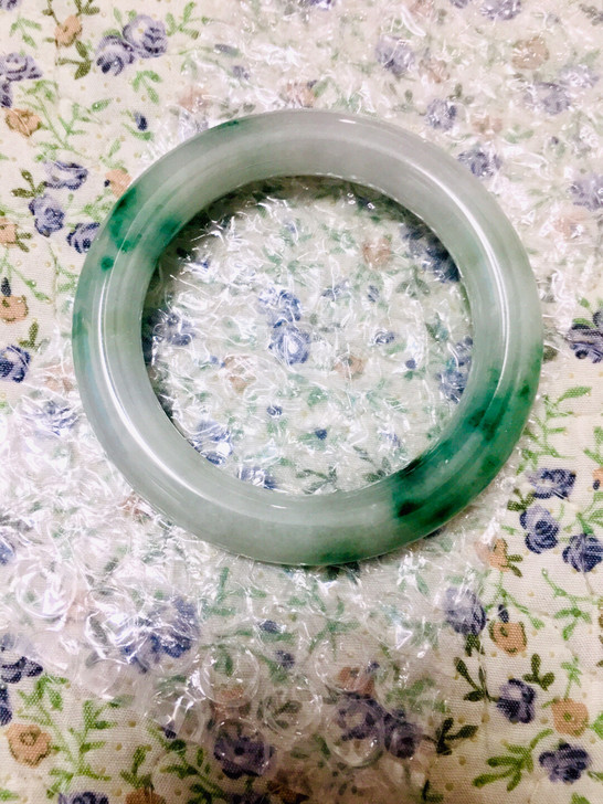 翡翠手镯，圆条61，无色差，涂掉的是二维码...