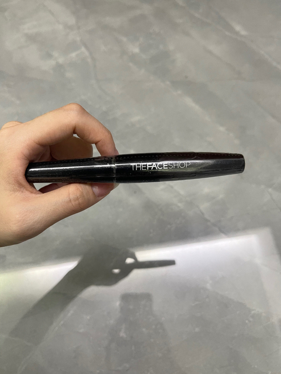 菲诗小铺黑杆，超级好。适合新手，买多了这支...