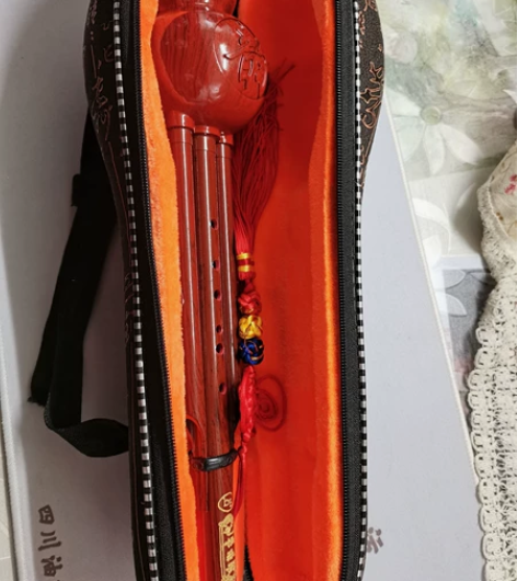 葫芦丝,没用几次,管上有个B,应该是B调吧...