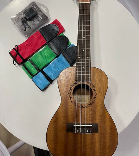 尤克里里23寸，75包邮，赠调音器、包、挎...