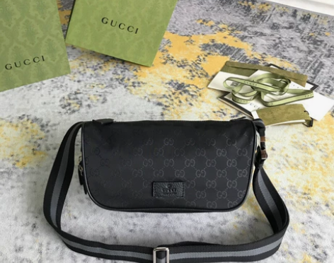 古奇男包 GUCCI老花条纹织带尼龙胸包腰...