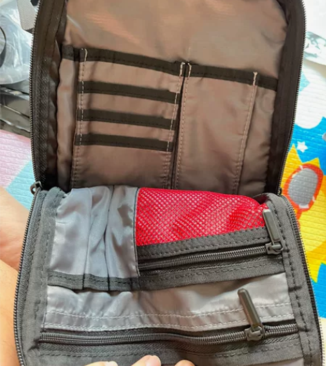 品牌尾货亏本清仓胸包男斜跨包带数据线单肩包...