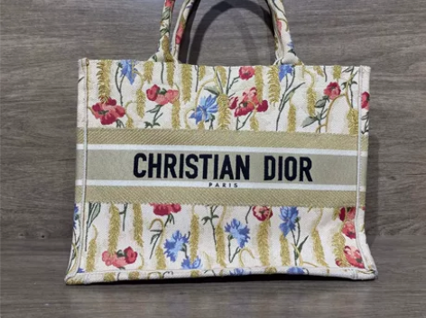 95新，迪奥中号托特女士手提包，公价：28...