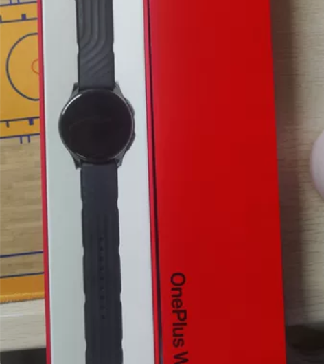 一加watch 黑色 95新 屏幕一直贴着...