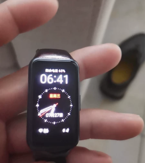华为band6加一个卡西欧太阳能手表加一个...