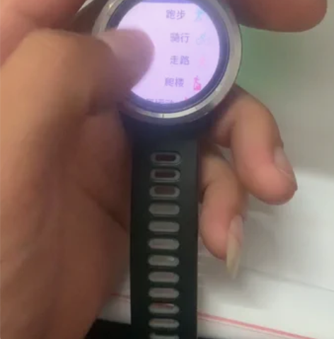 练体育的，佳名手表，手表不错充电器在 感兴...