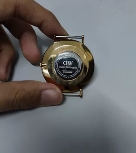 出闲置。DW手表男士40mm。只有一块表，...