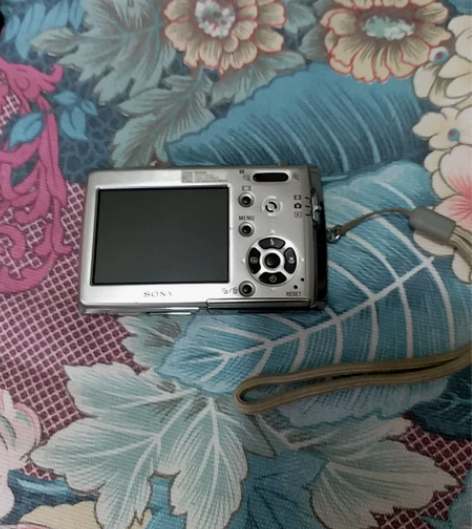索尼t33 510万像素，功能正常。拍照闪...