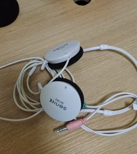 几乎全新，脑后挂耳式耳机 感兴趣的话点“我...
