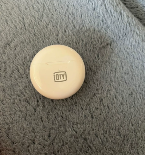 爱奇艺耳机，买啥电器送的，没用过，包装扔了...