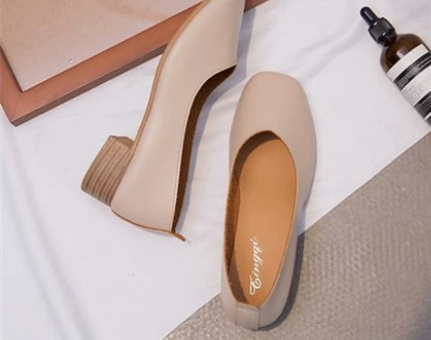 出全新单鞋，杏色，跟高3cm，皮质很软很舒...