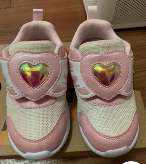 安踏女童鞋25码，专柜买的时候299 9成...