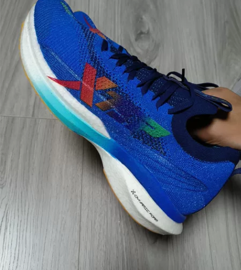 特步160x1.0,43码,这个版本包裹更...