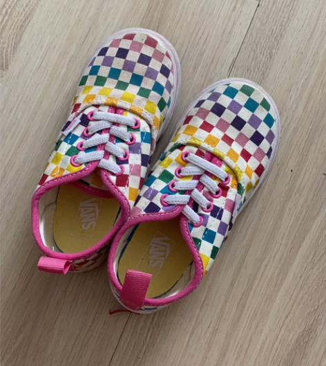 VANS布鞋25码 感兴趣的话点“我想要”...
