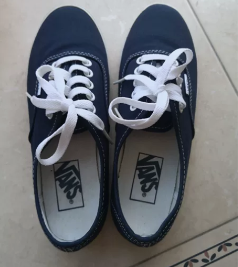 Vans板鞋 穿过一次，适合35、36码，...