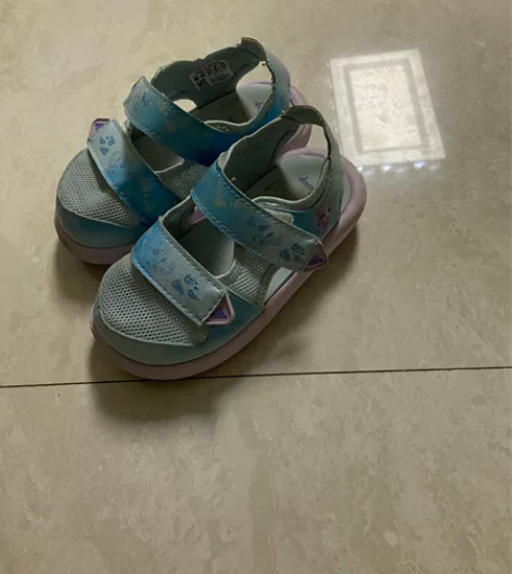 孩子鞋穿不上了，基本上都停干净的。有需要的...