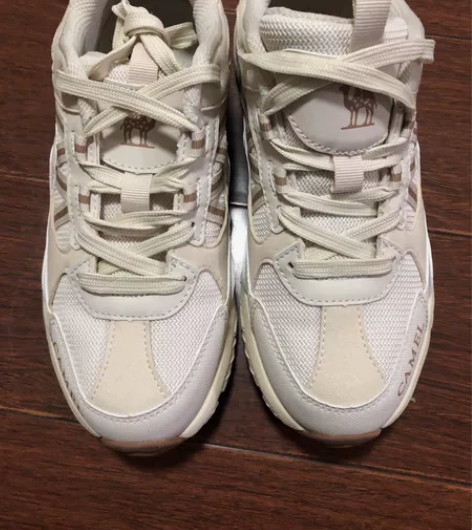 出一双骆驼登山鞋 买的39码 偏大 觉得麻...