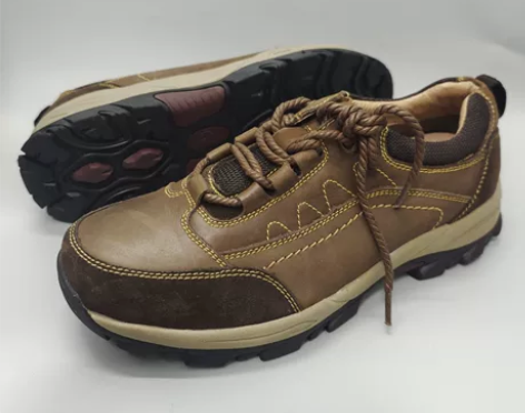 43码骆驼户外男款休闲皮鞋，无原盒特价出售...