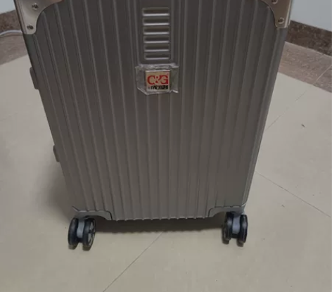 出闲置行李箱、拉杆箱。20寸。有两个。一次...