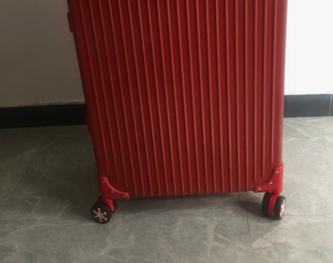 拍摄会有误差。24寸。魅惑红。成新度很高。...