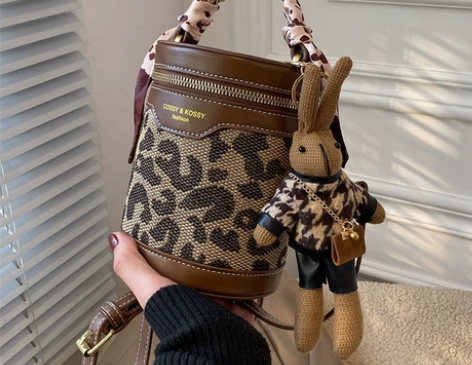 网红小包包女潮时尚高级感豹纹斜挎包小众手提...
