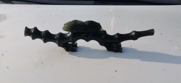 节节高升。可做毛笔架。绿冻石。长度26