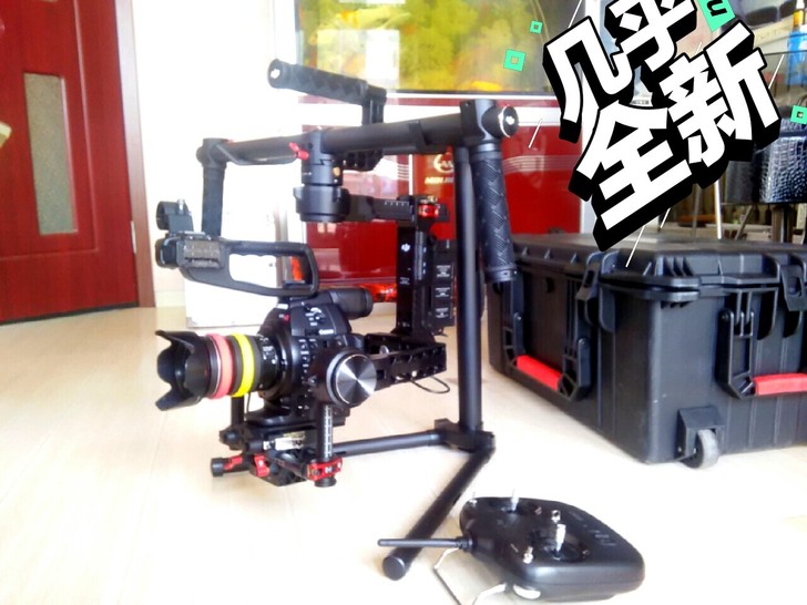 大疆双手持稳定器，1.6万购入的，没用几次...