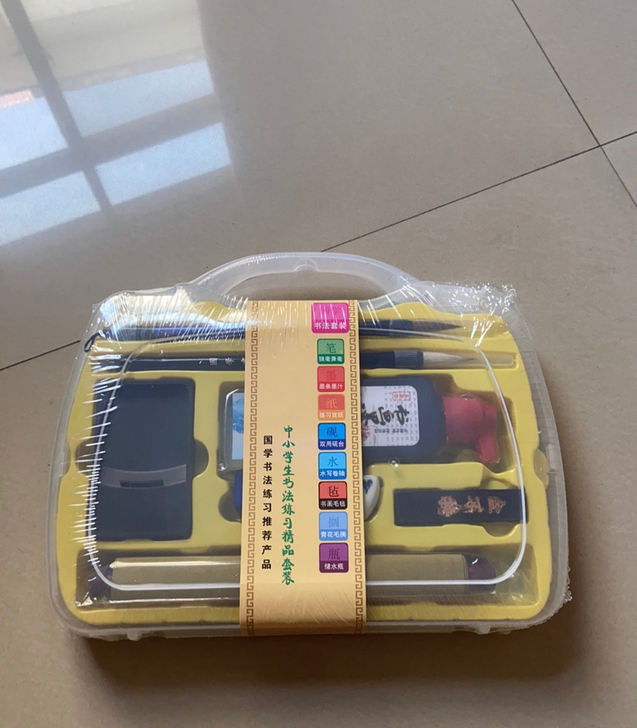 小孩子刚入手的毛笔学习套装