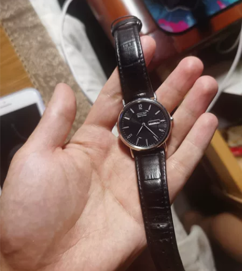 西铁城  光动能手表。  黑针   有原盒...