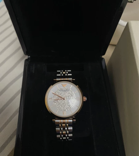 阿玛尼满天星手表，全新，这个价格你懂的。不...