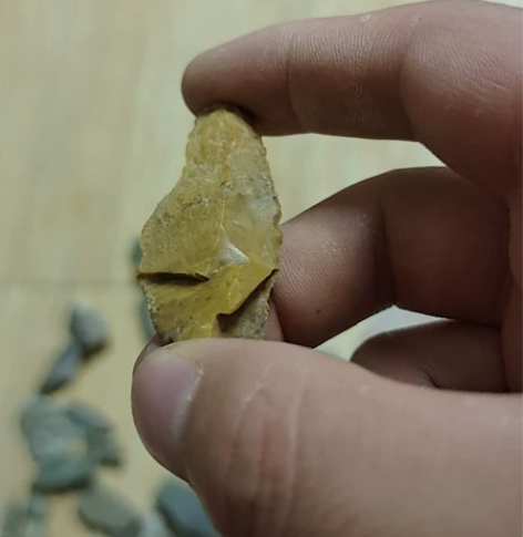 石器时代刮削器，西北沙漠皮壳，包浆醇厚自然...