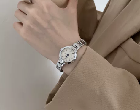 指针手表 以为之前戴智能手表,高考买来临时...