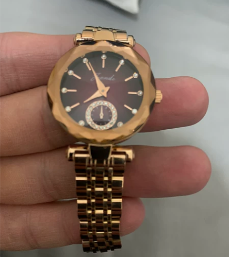 歌浪迪品牌女表，实体店1100买的，网上标...