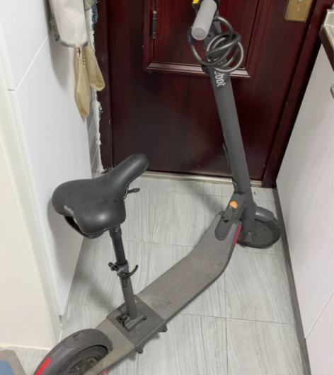 Ninebot九号电动滑板车E22， 和电...