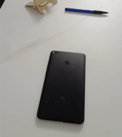 小米max2黑色，4+64。 家里人用的，...