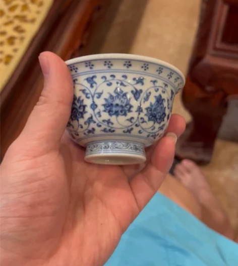 仿明永乐缠枝莲压手杯双狮内绘，小渠道货，大...