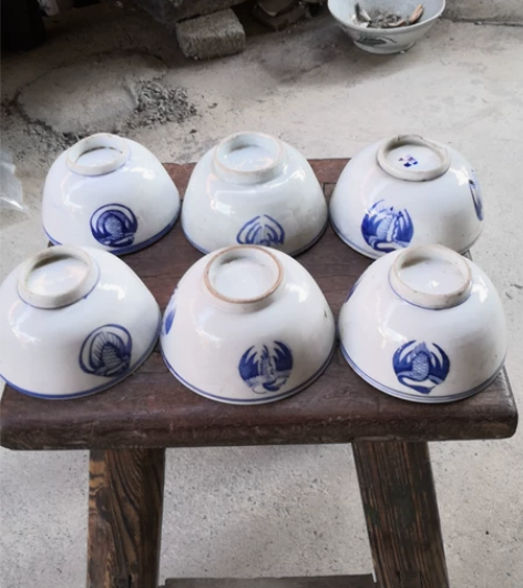 清代团鵝茶碗,有一只冲线,其余的有磕碰,一...