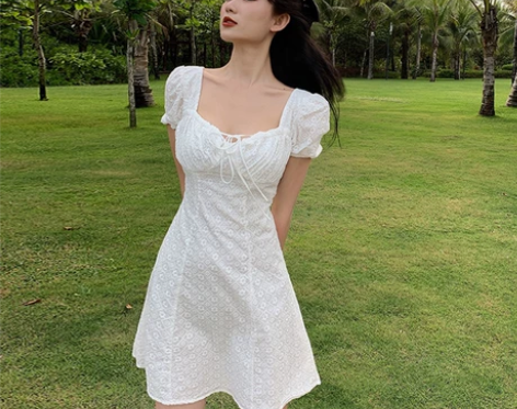 夏季2020新款法式方领刺绣白色连衣裙女小...