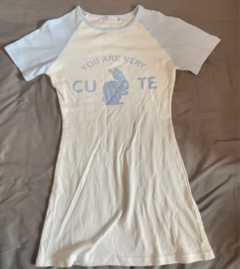 全新未穿 短袖修身包臀裙 感兴趣的话点“我...