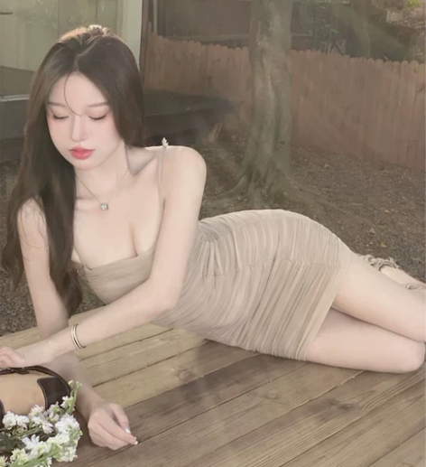 吊带连衣裙女设计感褶皱网纱短裙2022夏季...