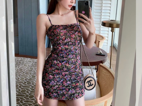 2021新款性感碎花连衣裙女夏季新款碎花小...