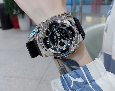 换新表了，这表还行没怎么戴过，便宜卖了 感...