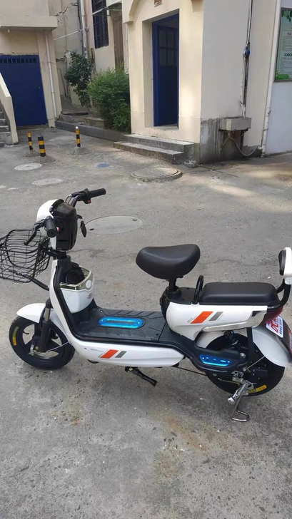 雅迪同款电动车,实体店不开了,还有几台车。...