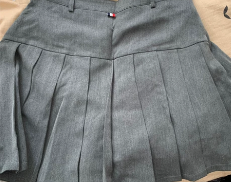 全新百褶裙，尺码太大穿不了 感兴趣的话点“...