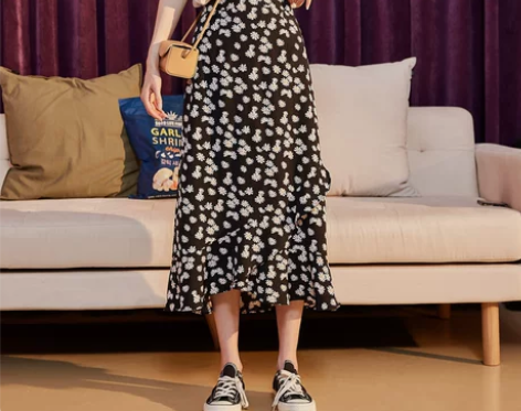 2020年新款半身裙女夏中长款黑色半身裙鱼...