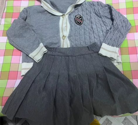 学院风，裙子妈妈给修了一下，基本全新 感兴...