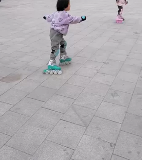 清仓斯威轮滑鞋儿童专业滑冰女童女孩男孩初学...